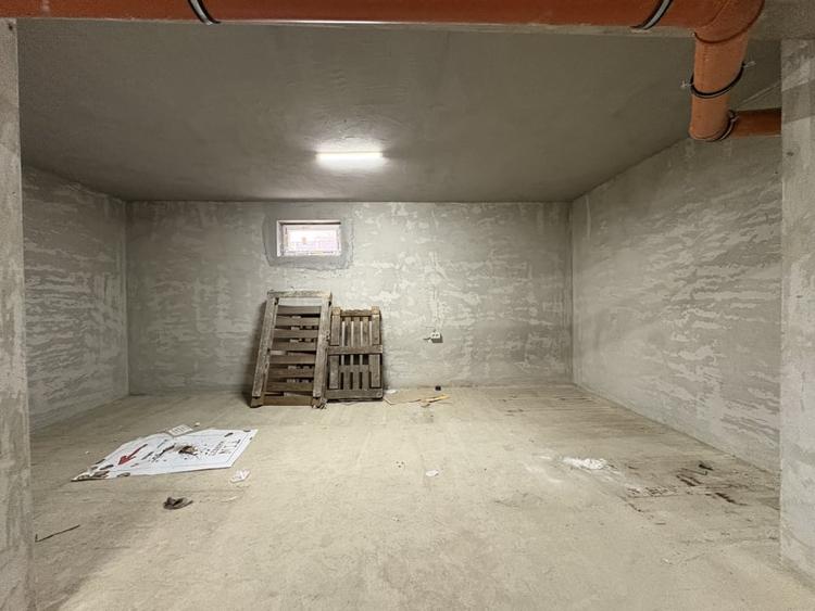 Spațiu comercial, de 215 mp, în Militari
