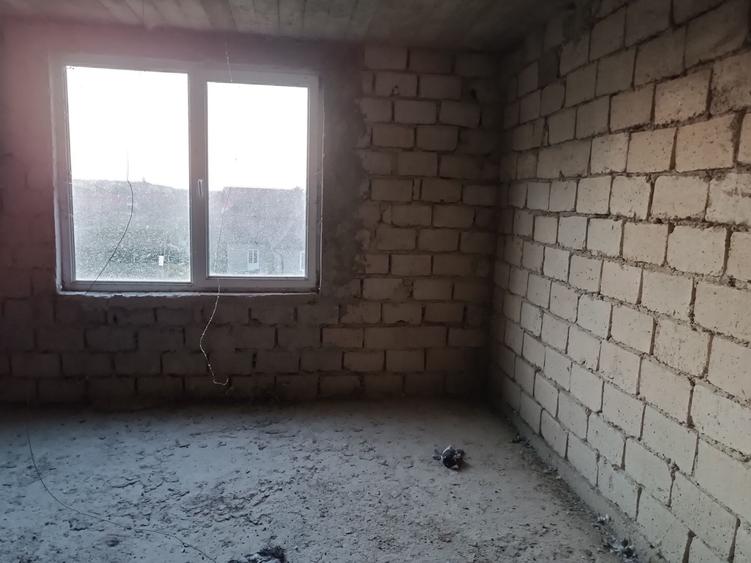 Casă cu 4 camere în Luncani
