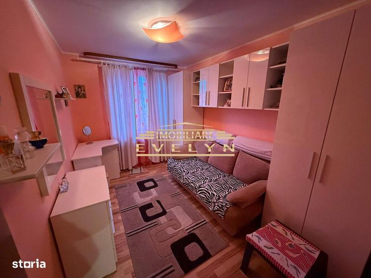 Apartament cu 4 camere decomandat în Central