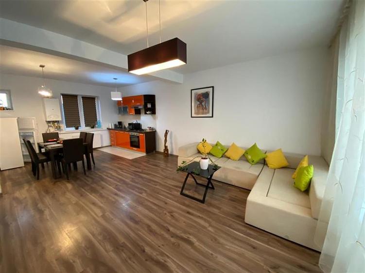 Duplex cu 5 camere cu Canalizare în Iris