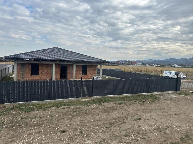 Casă cu 3 camere în Dumbrava