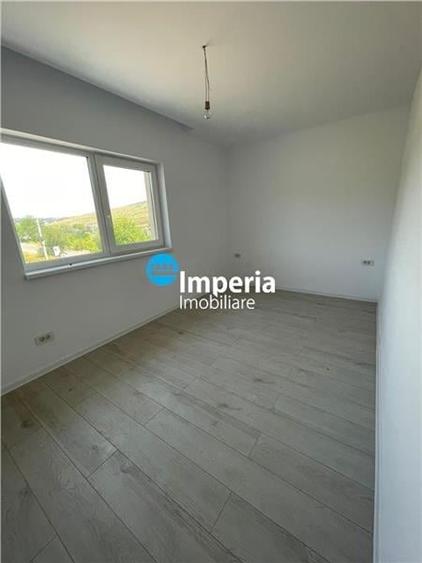 Casă individuală cu 4 camere cu Canalizare în Rediu