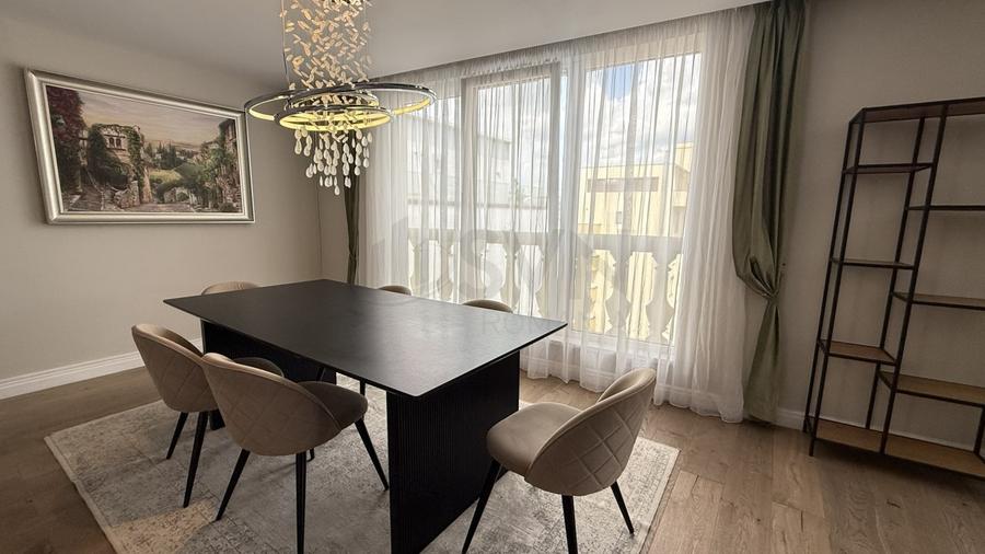 Apartament cu 5 camere decomandat, mobilat în Herăstrău