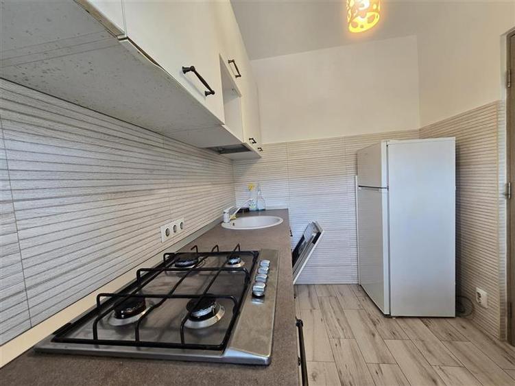 Apartament cu 2 camere semidecomandat, mobilat în 1 Mai