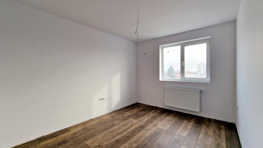 Apartament cu 3 camere decomandat în Andronache