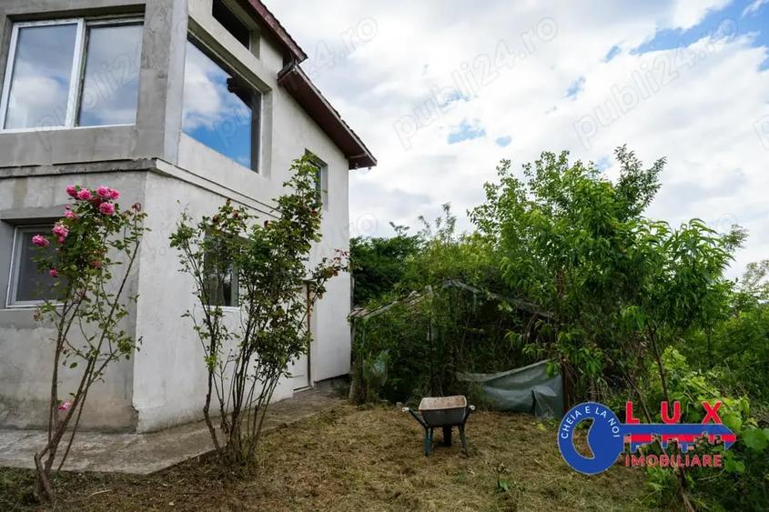 Casă cu 4 camere cu Teren 326 Mp în Somova