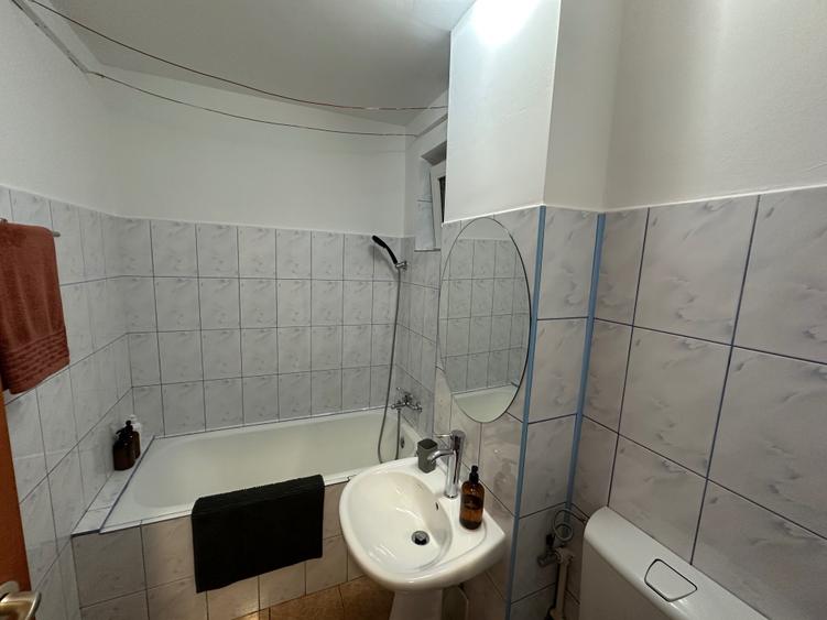 Apartament cu 2 camere semidecomandat în Apusului