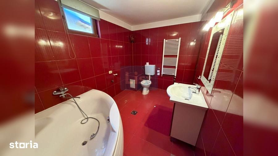 Casă cu 8 camere cu Teren 166 Mp în Gheorghe Doja