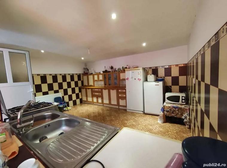 Casă cu 2 camere cu Teren 2800 Mp în Strezeni