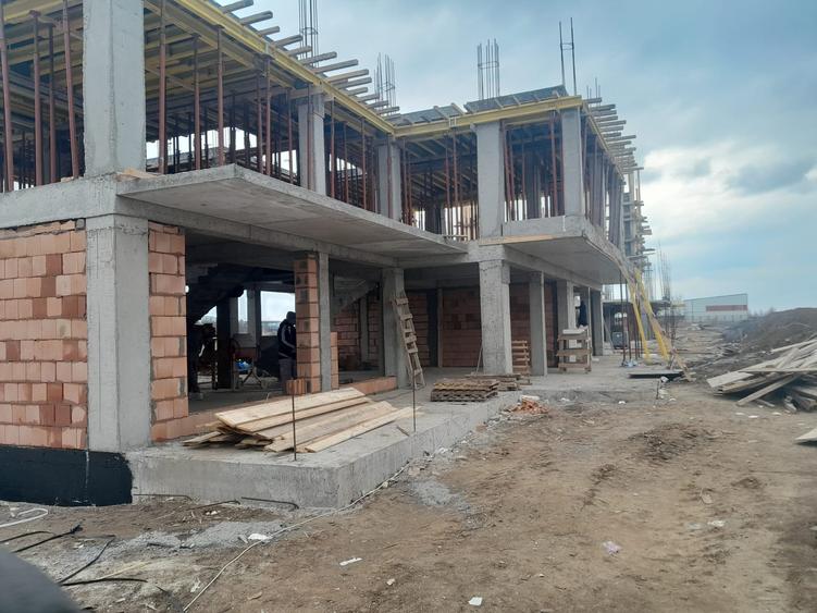 Duplex cu 4 camere cu Canalizare în Balotești