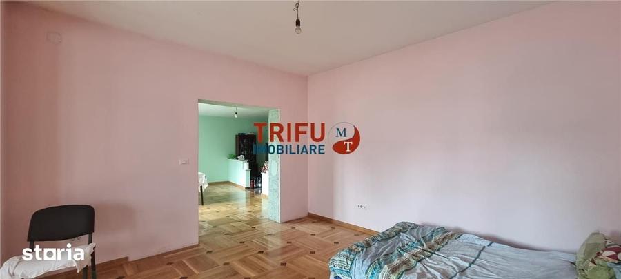 Casă cu 10 camere cu Teren 720 Mp în Lipoveni