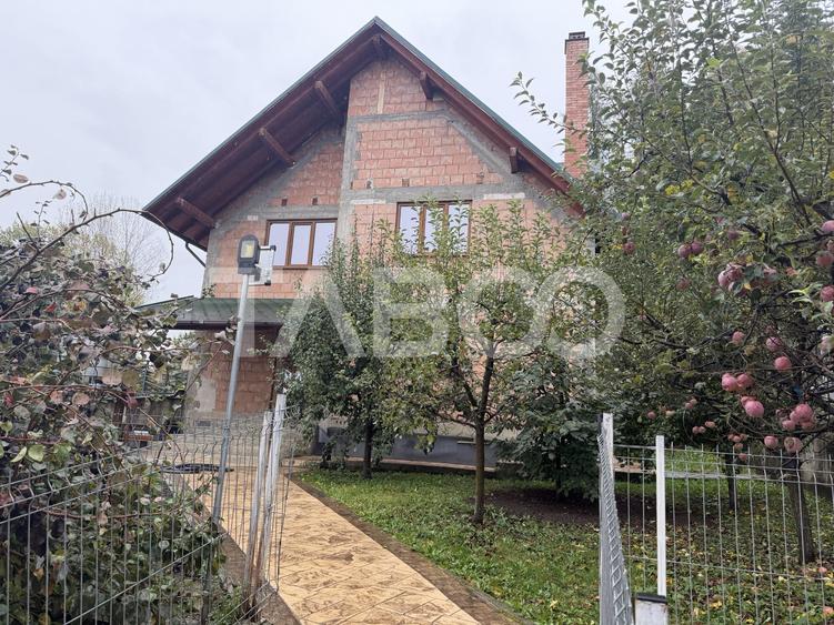 Casă individuală cu 7 camere cu Garaj în Berivoi