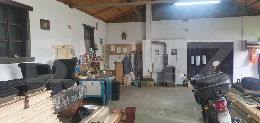 Casă cu 2 camere cu Teren 3300 Mp în Central
