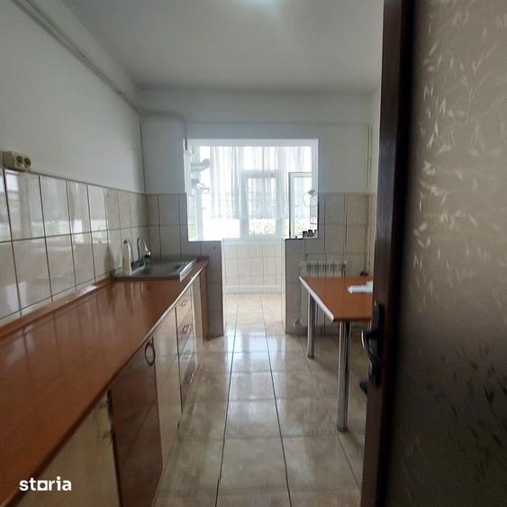 Apartament cu 3 camere decomandat, mobilat în Micro 17