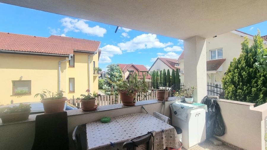 Casă individuală cu 8 camere cu Canalizare în Șelimbăr