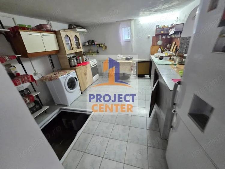 Casă cu 7 camere cu Teren 244 Mp în Sălătrucu