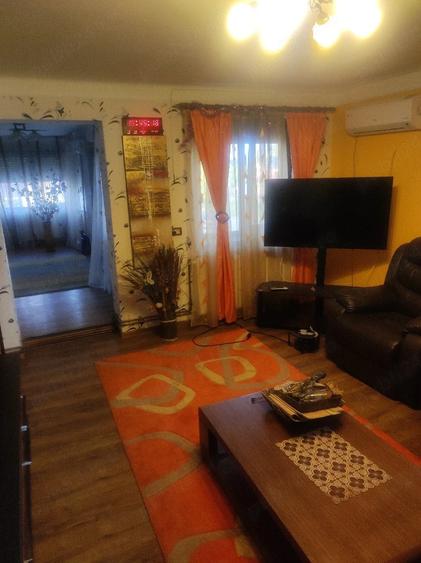Casă cu 12 camere cu Teren 2230 Mp în Tăriceni