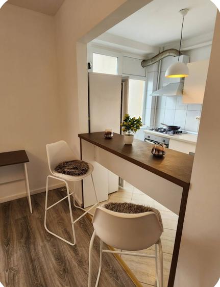 Apartament cu 2 camere decomandat în P-ța Universității