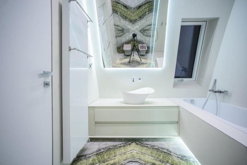 Apartament cu 5 camere semidecomandat, mobilat în Voluntari
