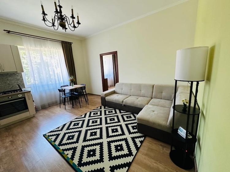 Apartament cu 2 camere semidecomandat, mobilat în UTA