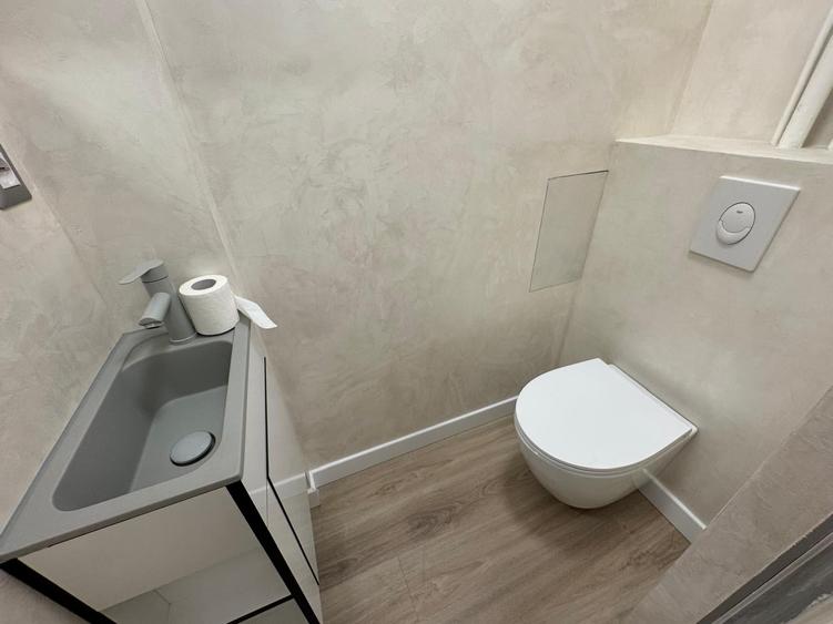 Apartament cu 3 camere decomandat, mobilat în P-ța Amzei