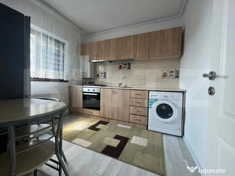 Apartament cu 3 camere decomandat, mobilat în Central