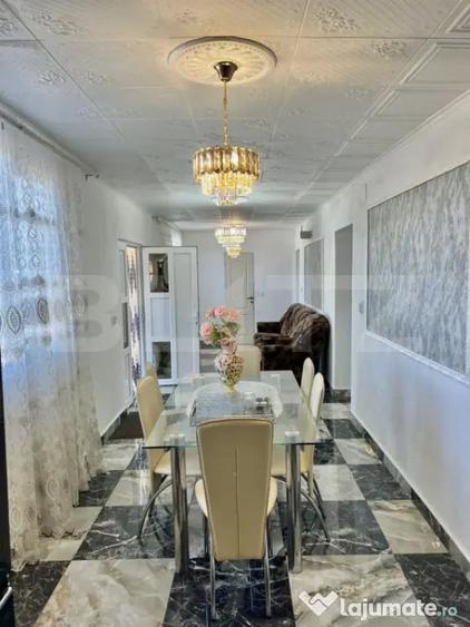 Casă cu 3 camere cu Teren 2893 Mp în Central