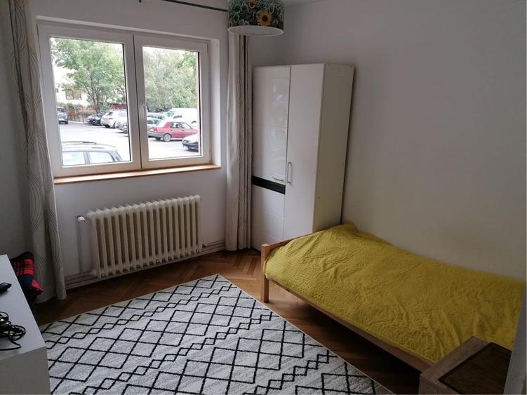 Apartament cu 3 camere semidecomandat în Grigorescu