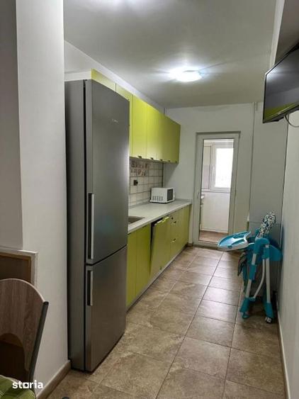 Apartament cu 3 camere semidecomandat în Pantelimon