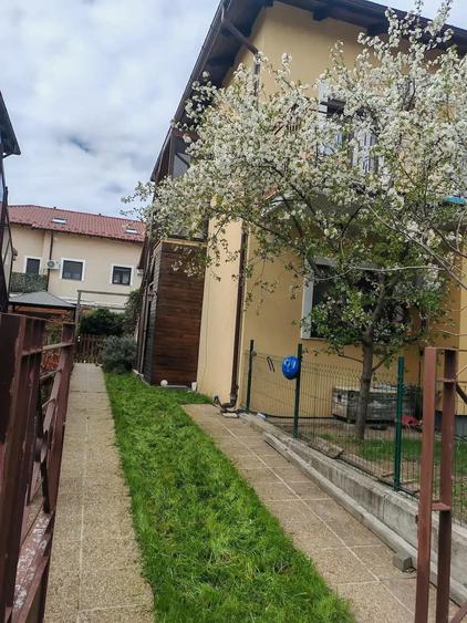 Apartament cu 3 camere semidecomandat în Mogoșoaia