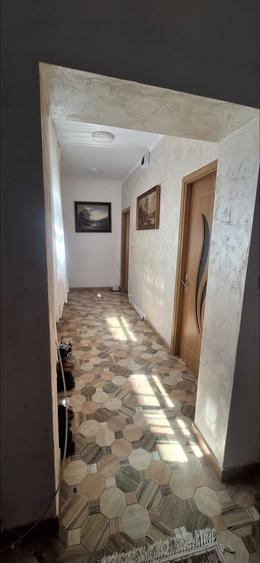 Casă cu 4 camere în Aradului