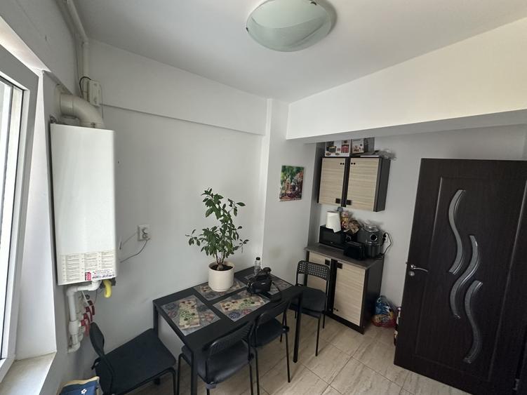 Apartament cu 3 camere decomandat, mobilat în Berceni