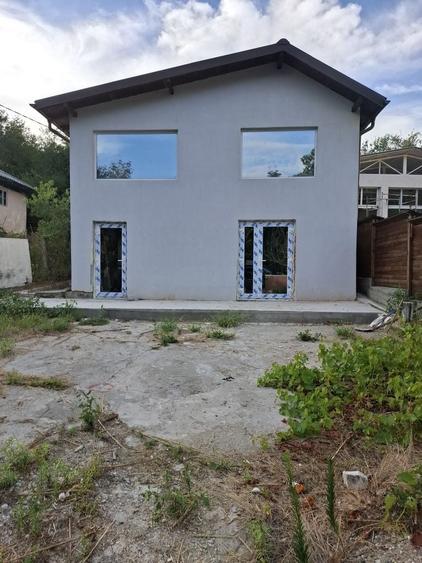 Casă cu 3 camere în Ștefănești