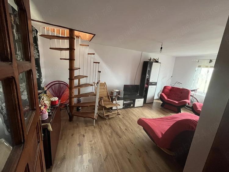 Casă cu 6 camere cu Teren 2000 Mp în Central