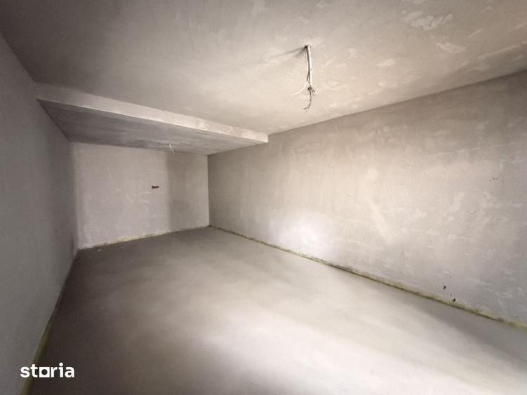 Casă cu 6 camere cu Teren 300 Mp în Gruia