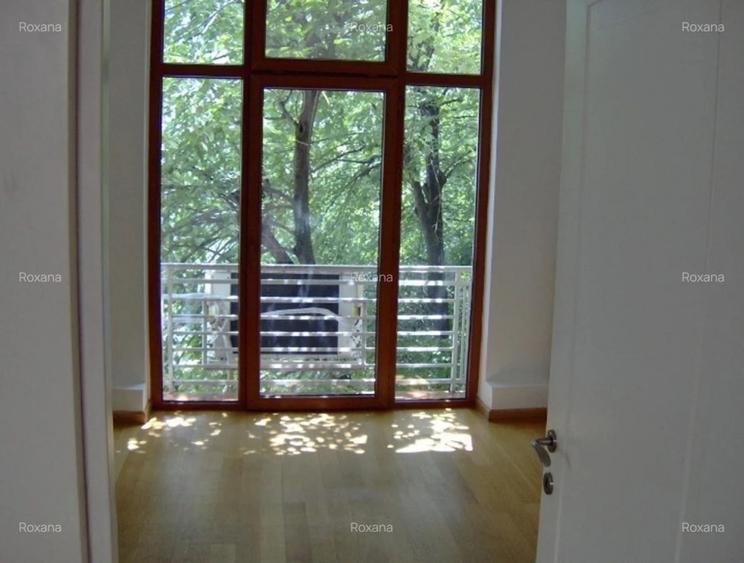 Apartament cu 6 camere decomandat, mobilat în Calea Victoriei