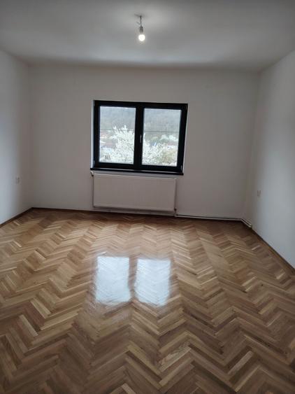 Casă cu 4 camere în Hășdat