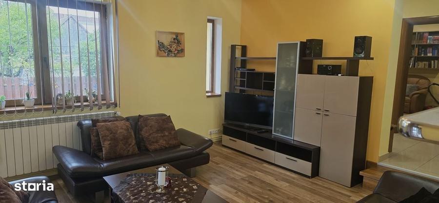 Casă cu 4 camere în Central