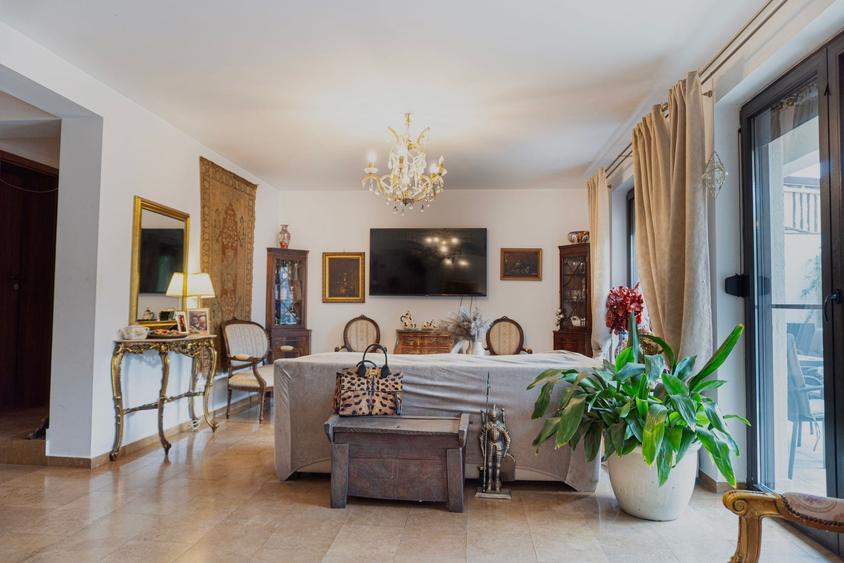 Casă cu 4 camere cu Garaj în Pipera