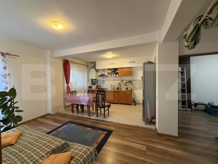 Apartament cu 3 camere semidecomandat, mobilat în Europa