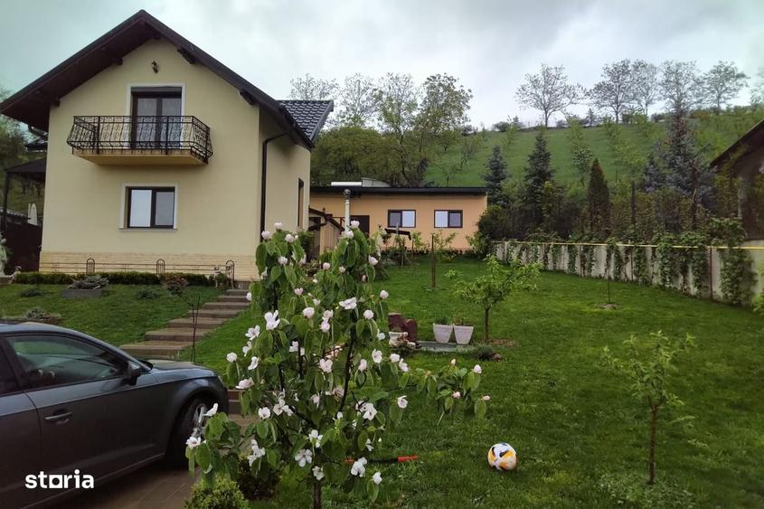 Casă cu 4 camere în Hudum