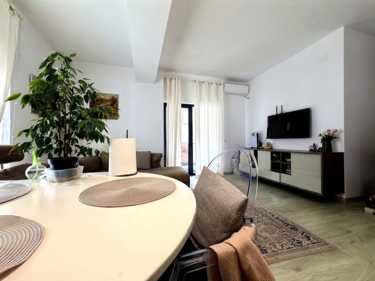 Apartament cu 3 camere decomandat, mobilat în Mamaia-Sat