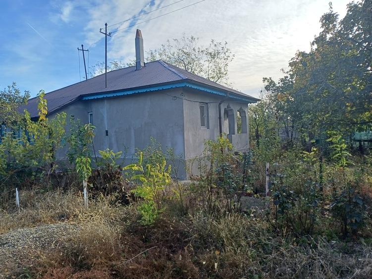 Casă cu 5 camere cu Teren 1100 Mp în Central