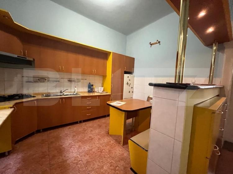 Apartament cu 2 camere semidecomandat, mobilat în Central