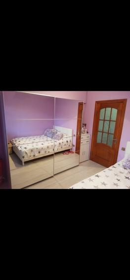 Apartament cu 3 camere semidecomandat în Colentina