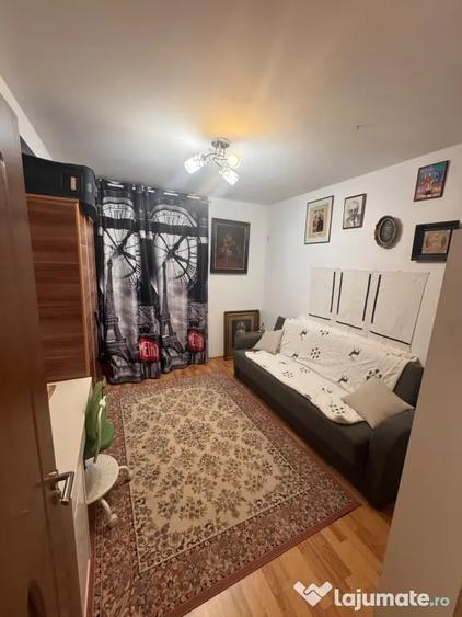 Apartament cu 3 camere semidecomandat în Central