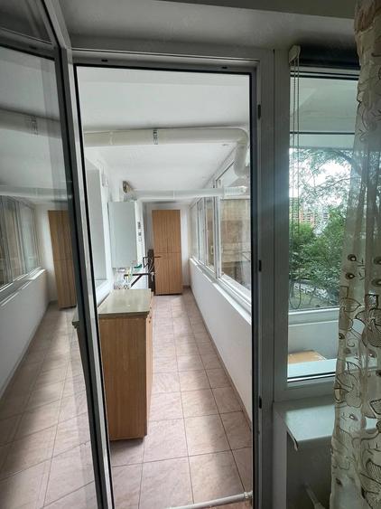 Apartament cu 4 camere decomandat în Lujerului