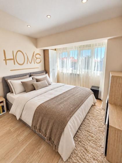 Apartament cu 3 camere decomandat în Piața