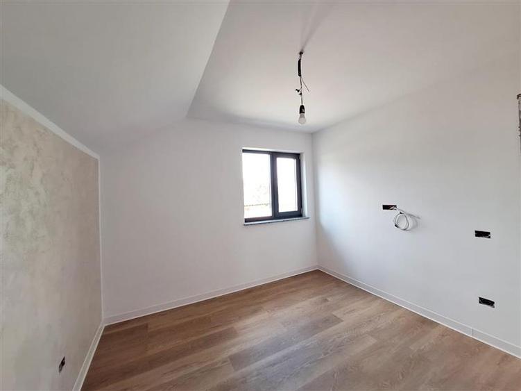 Casă cu 4 camere cu Teren 430 Mp în 9 Mai