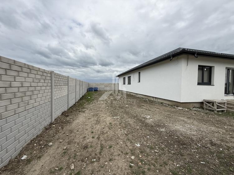 Casă individuală cu 4 camere cu Canalizare în Domnești